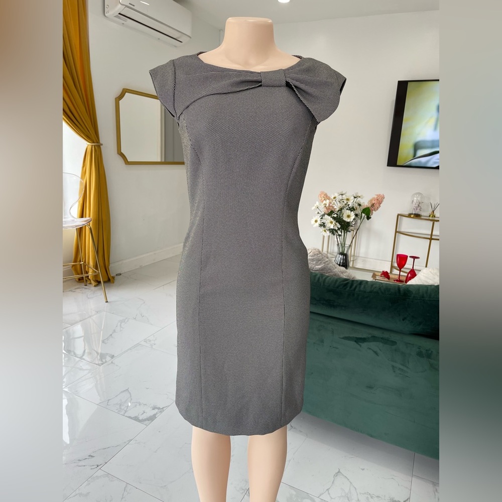 Tahari Sleeveless dress